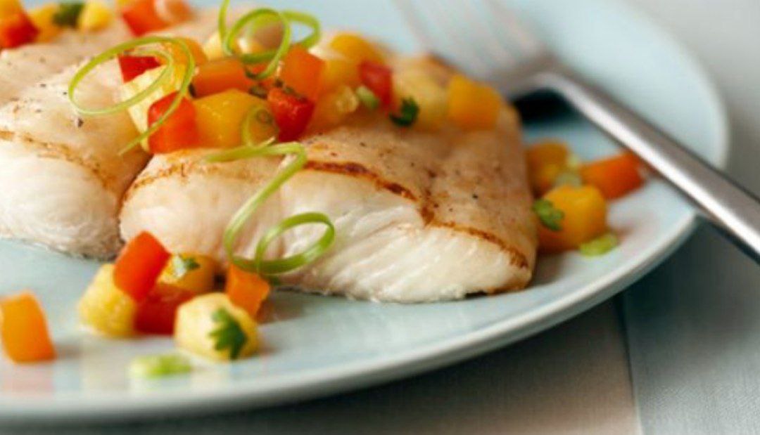 Белая рыба в фольге с овощами